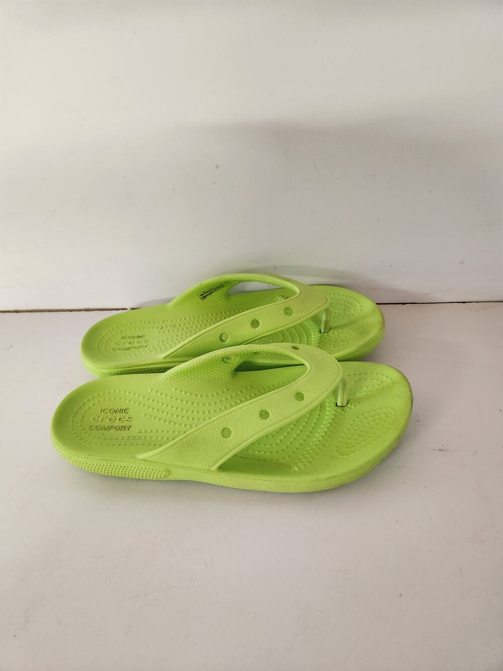 Crocs Classic Crocs Flip Flops Limeade Women Sz 6 M Sz 4